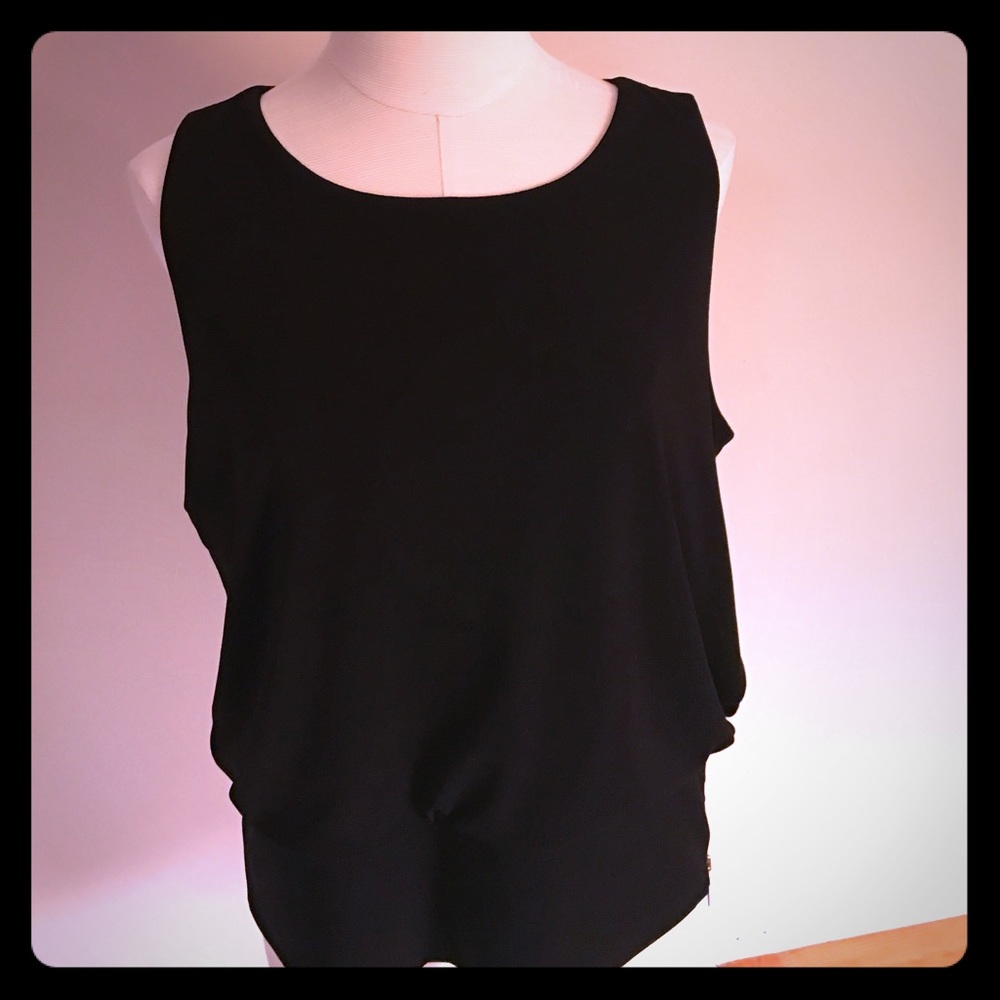 🌸ALFANI Sleeveless Top - Size L