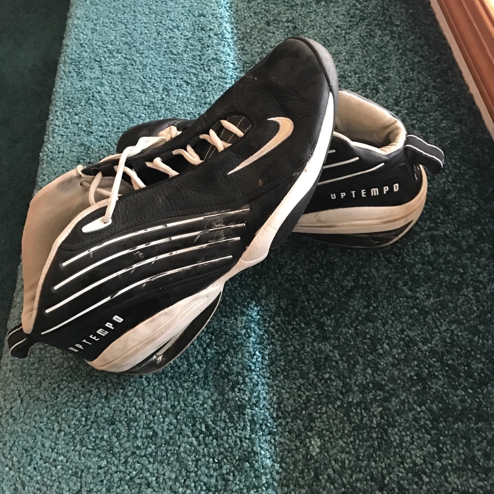 Nike UPTEMPO