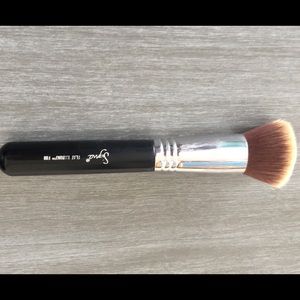 Sigma F80 Kabuki Brush