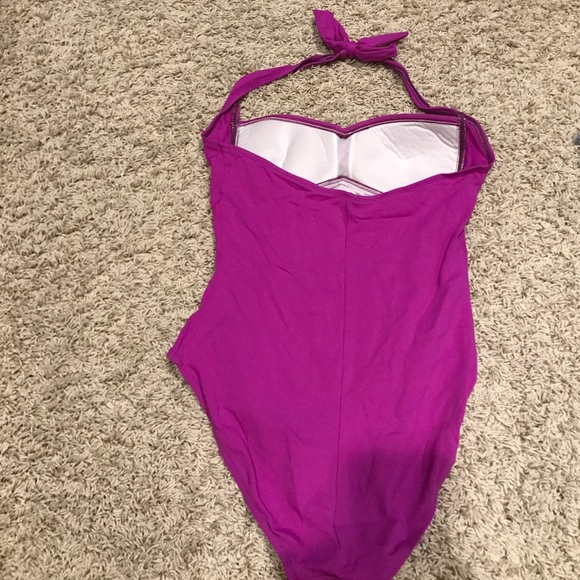 One piece - Picture 2 of 3