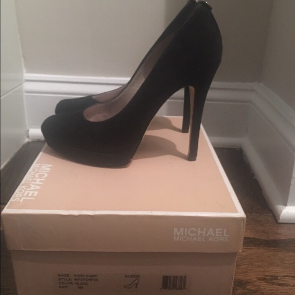 Black MICHEAL Kors pump - Picture 2 of 3