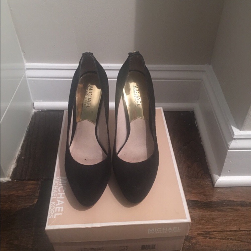 Black MICHEAL Kors pump - Picture 3 of 3