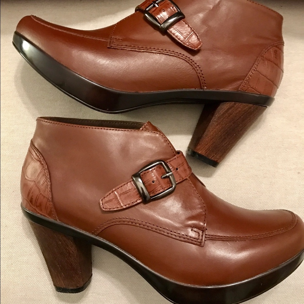 🚫SOLD🚫New Sanita clog booties, size 38