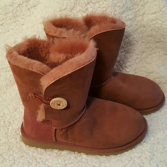 Like New Bailey Button UGG Boots Sz 8 - Picture 1 of 5