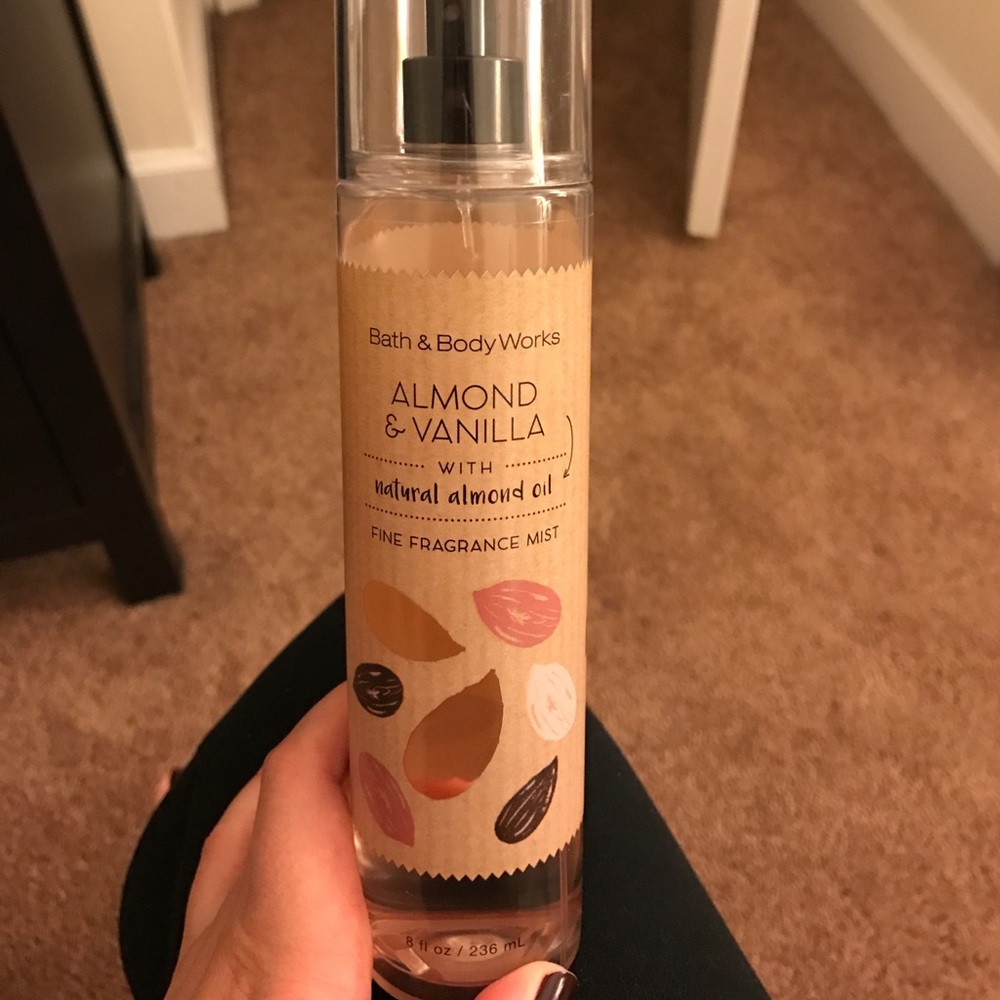Bath & body works almond vanilla spray mist 8oz