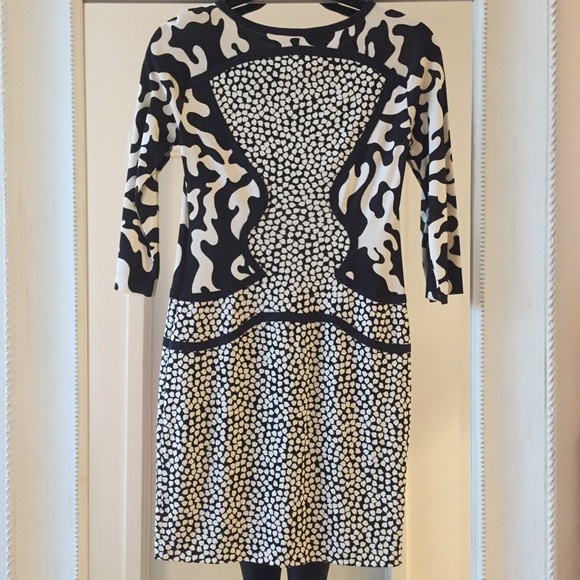 Diane Von Furstenberg Black/White Shift Dress - Picture 5 of 7
