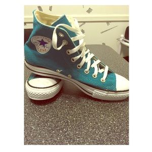 EUC High Top Converse Sneakers!