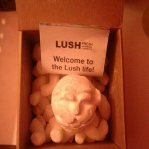 Lush bathbom
