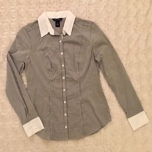 ⭐️PRICE DROP⬇️WhiteHouse BlackMarket Button Down🎉