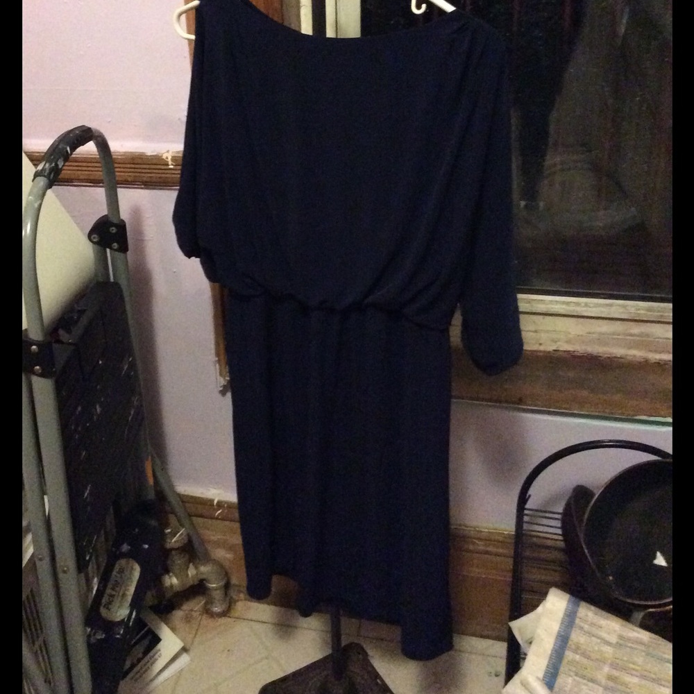 Cold shoulder bunch waist 3/4 sleeve make offer!!