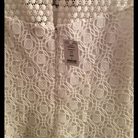 Lace detail White House Black Market dress - Picture 4 of 4