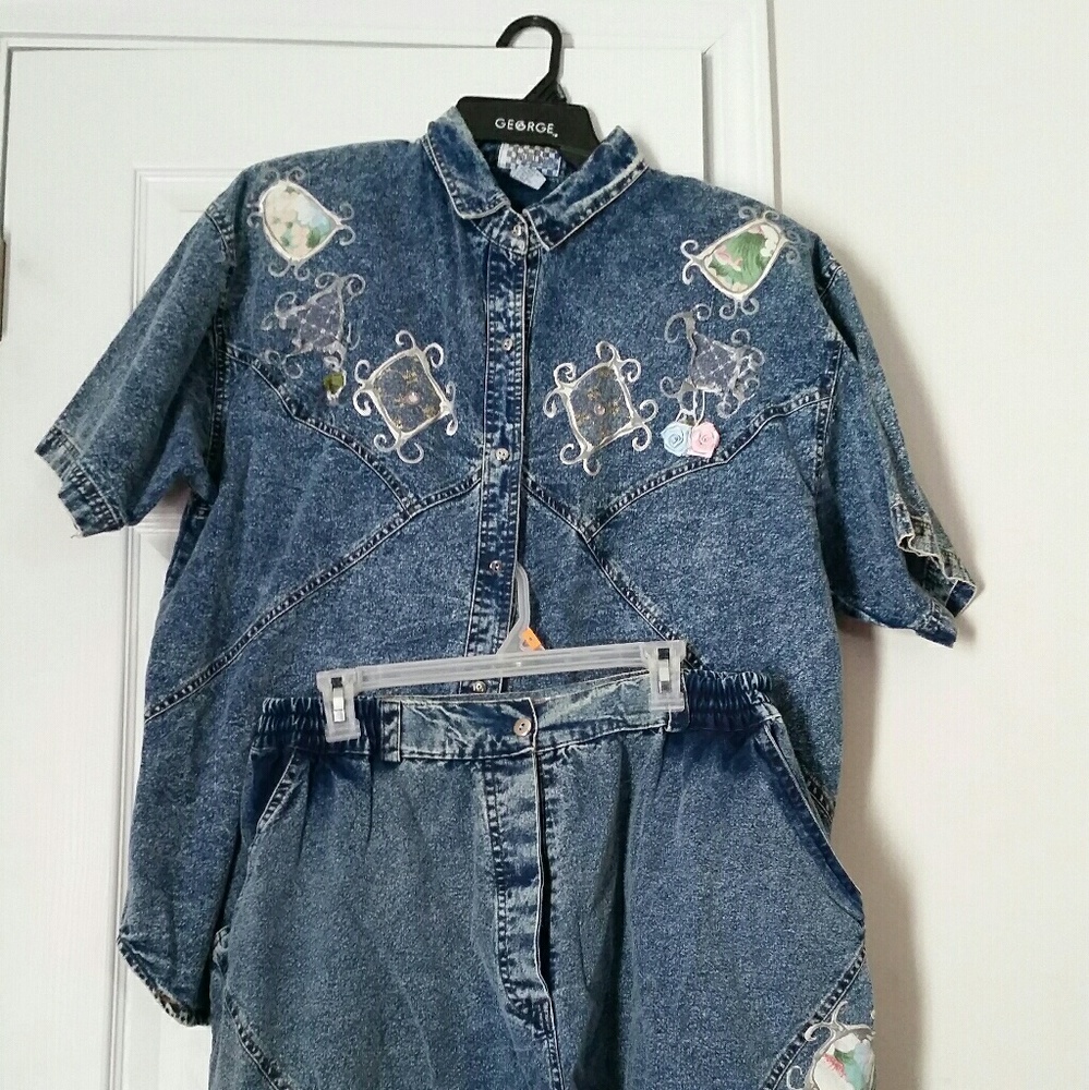 Two piece Jean outfit. So cute!