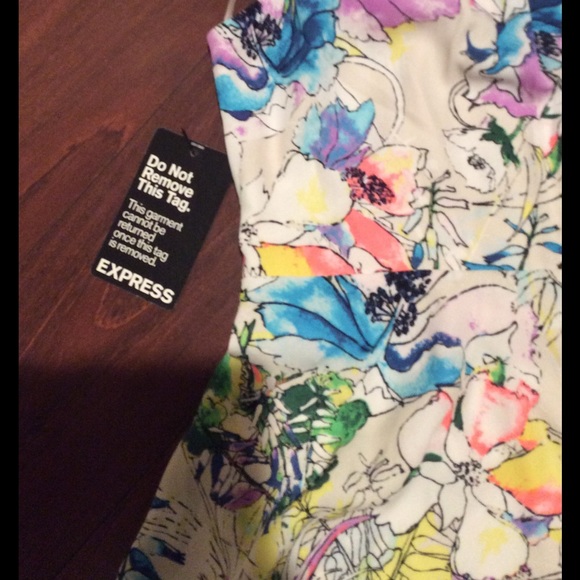 No trades. Express spring floral dress NWT - Picture 2 of 3