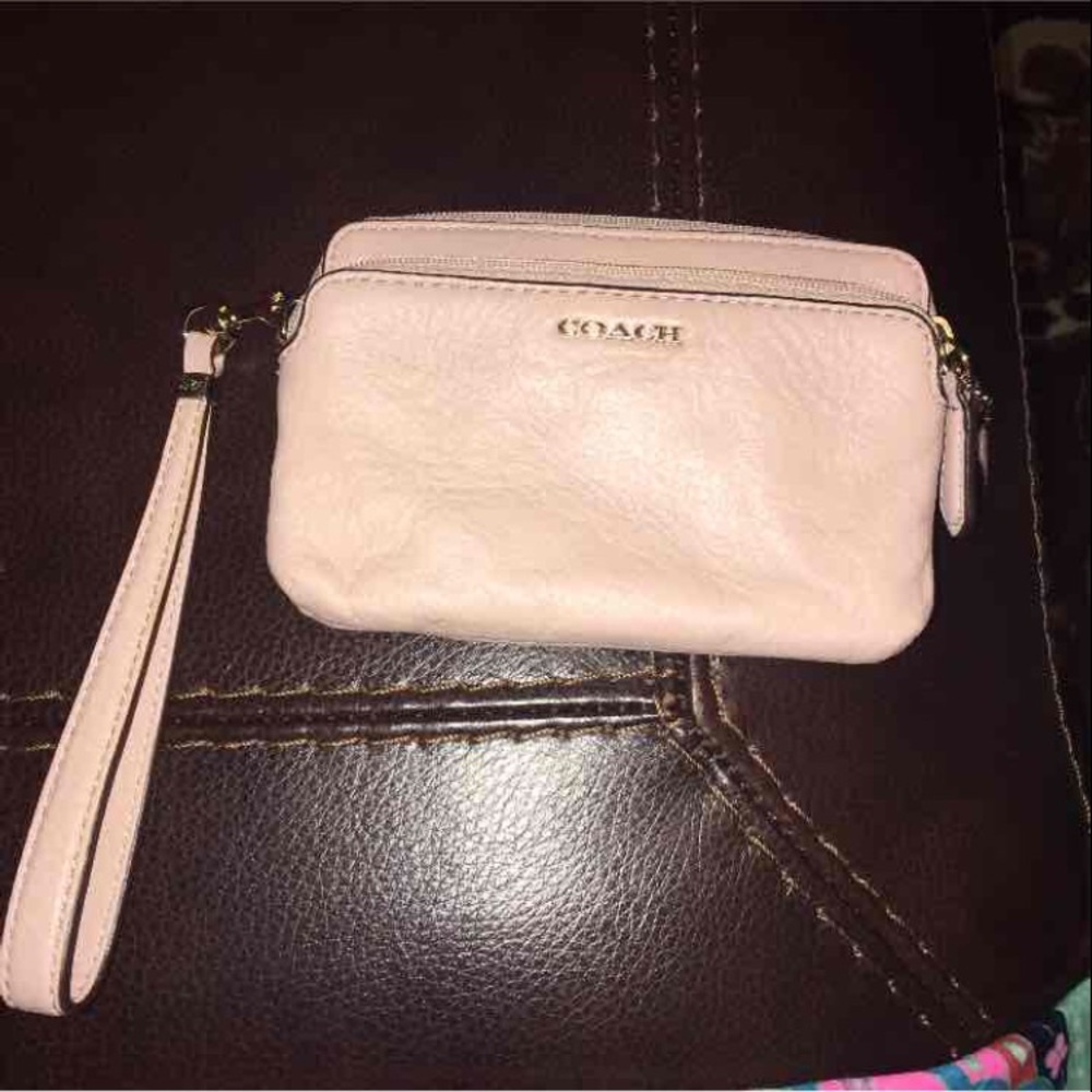 Coach wristlet rose pink
