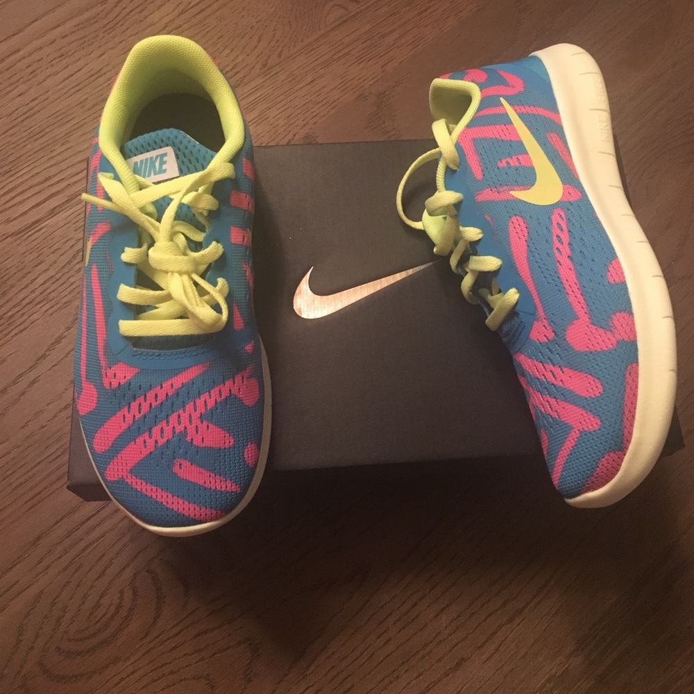 Girls NIKEID shoes. Brand new, never worn. Sz 2Y