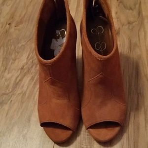 Like new Jessica Simpson peep toe booties