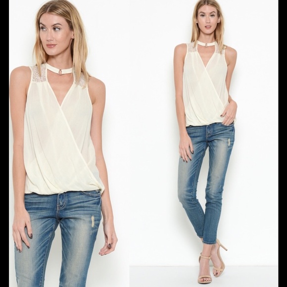 LAST 1 SIZE SM ❣️LACE CHOKER TOP NOW ON SALE!! ❣️ - Picture 2 of 3