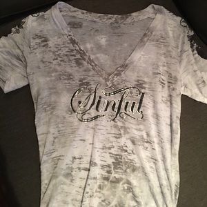 Sinful Vneck size M