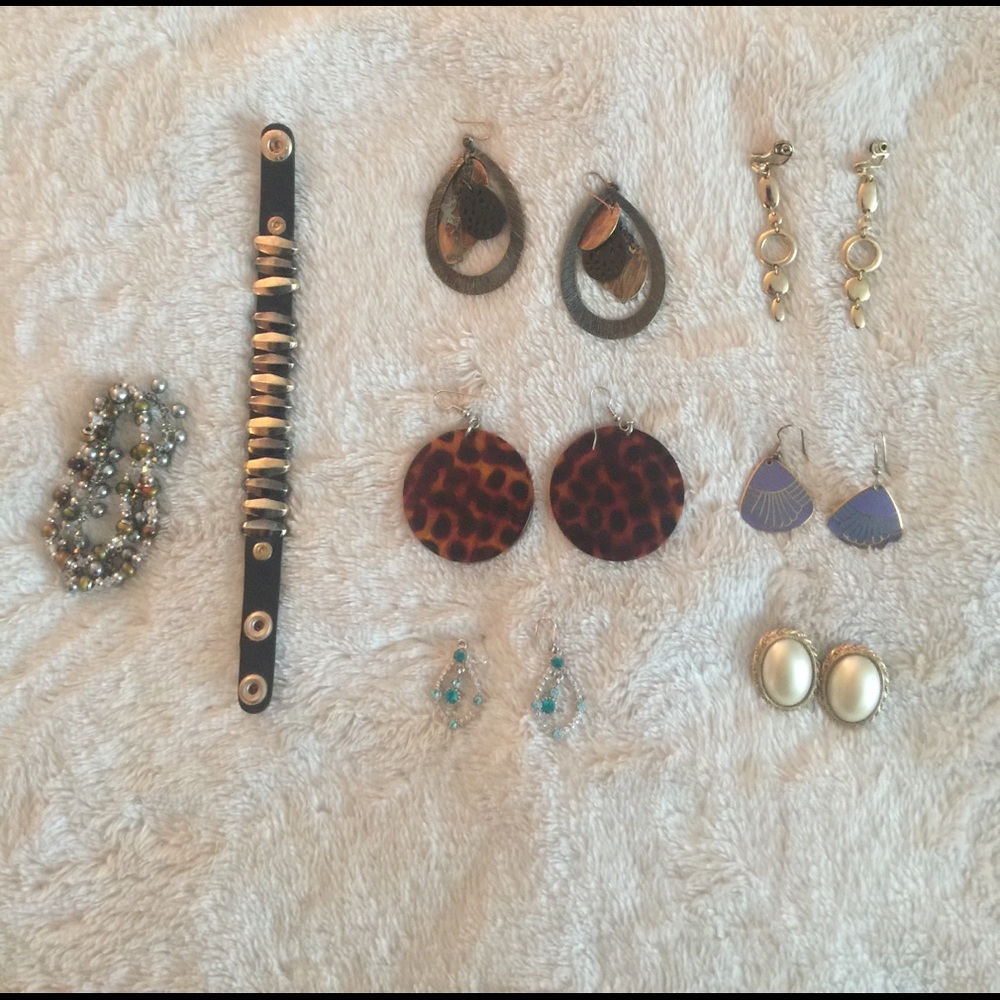 COSTUME JEWELRY GRAB BAG