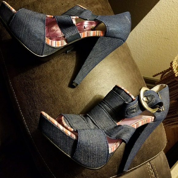 Heels - Picture 2 of 2