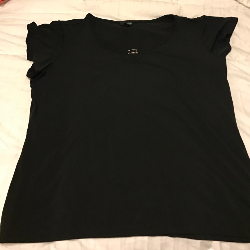 ‼️$1 W/ BUNDLE ‼️ East 5th Simple Black Tee