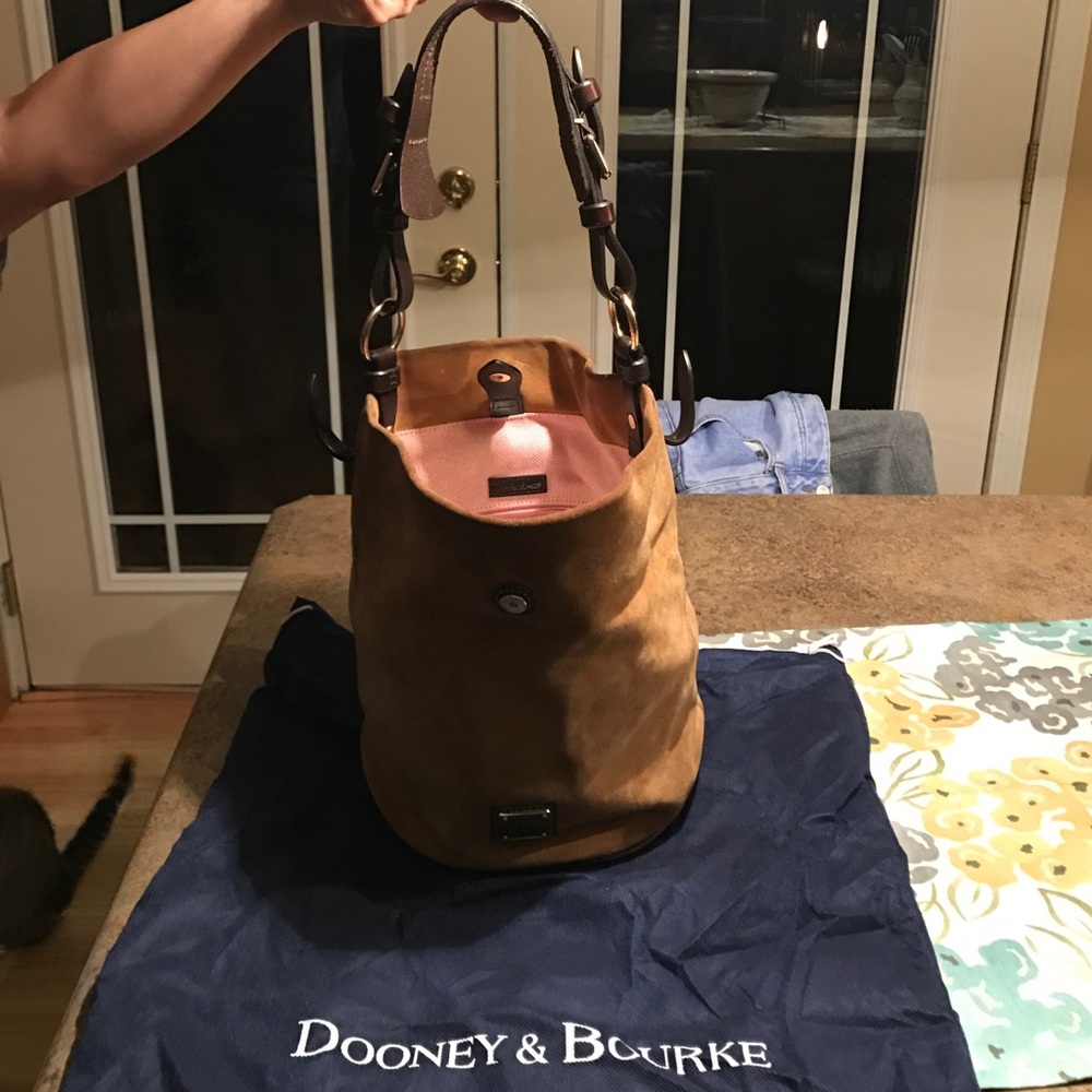 Dooney & bourke round purse
