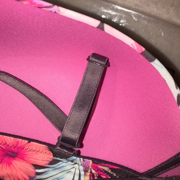💕PINK VIC SEC WIRELESS  BRA - Picture 7 of 7