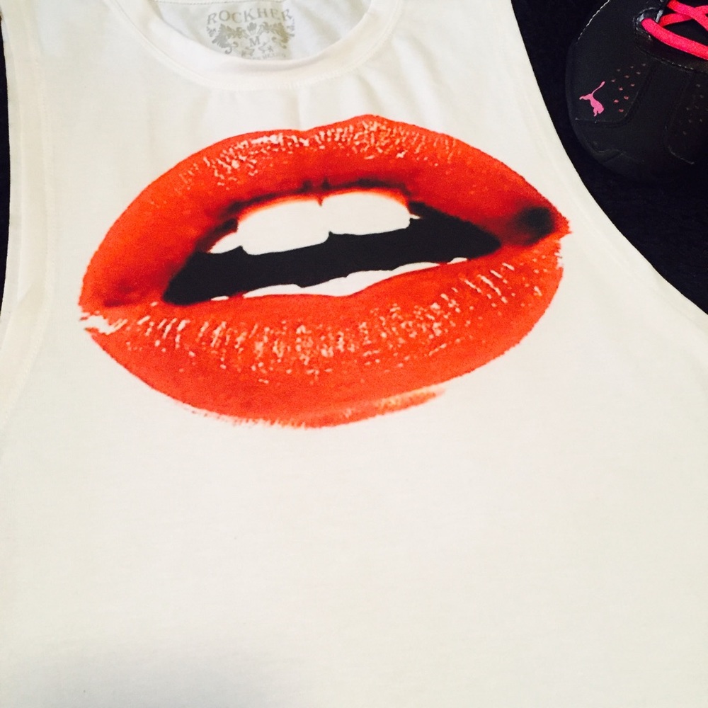 Sexy Lips Muscle Tee - Picture 2 of 2