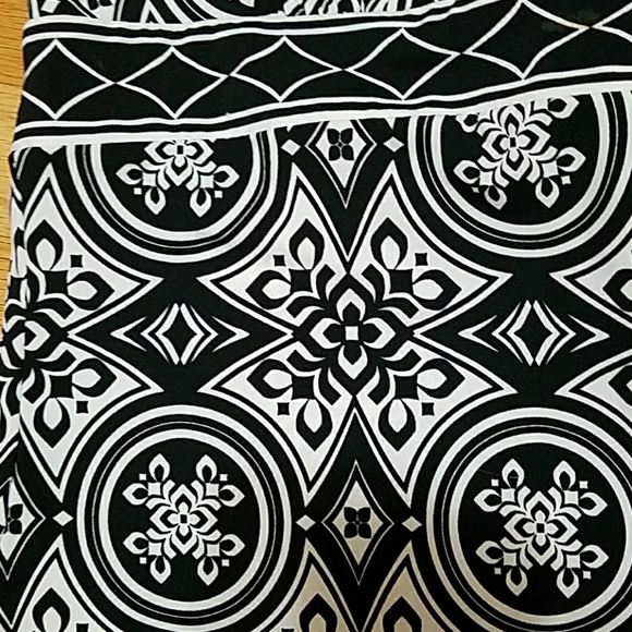 SALE BCBGMAXAZRIA Halter Top - Picture 3 of 4