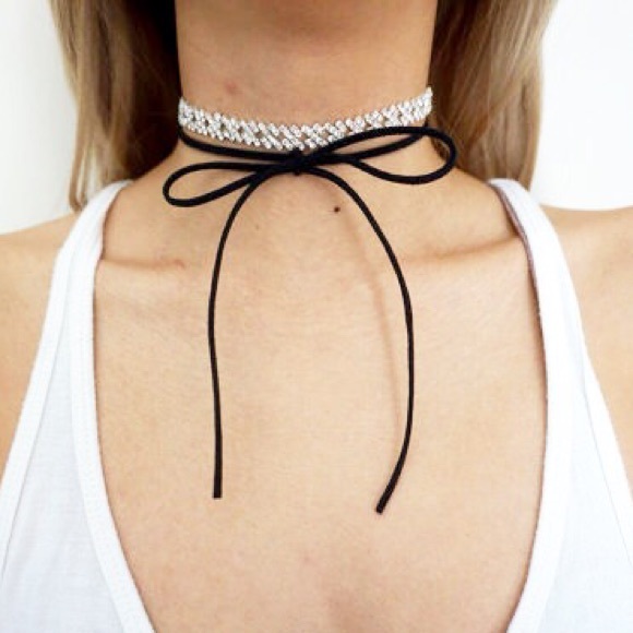 Beautiful leather and crystal layer choker - Picture 6 of 6