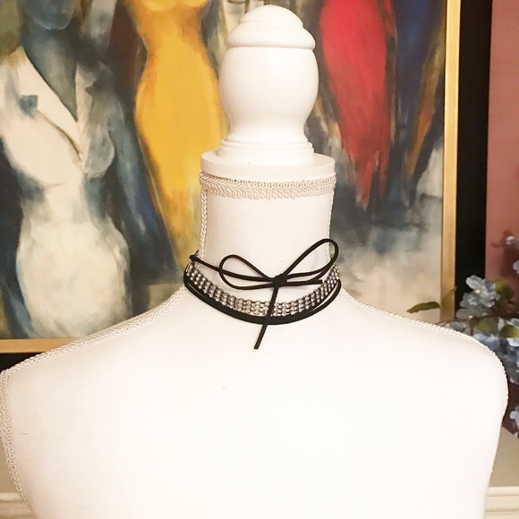 Beautiful leather and crystal layer choker - Picture 2 of 6