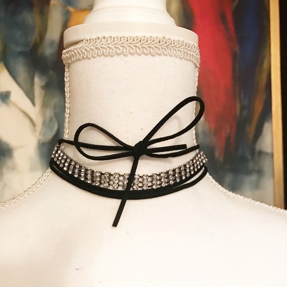 Beautiful leather and crystal layer choker - Picture 3 of 6