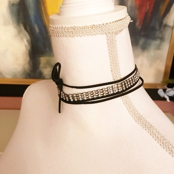 Beautiful leather and crystal layer choker - Picture 4 of 6