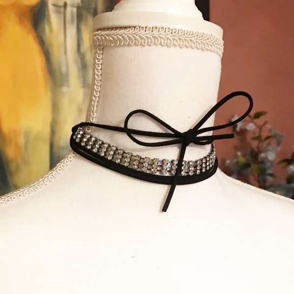 Beautiful leather and crystal layer choker - Picture 5 of 6