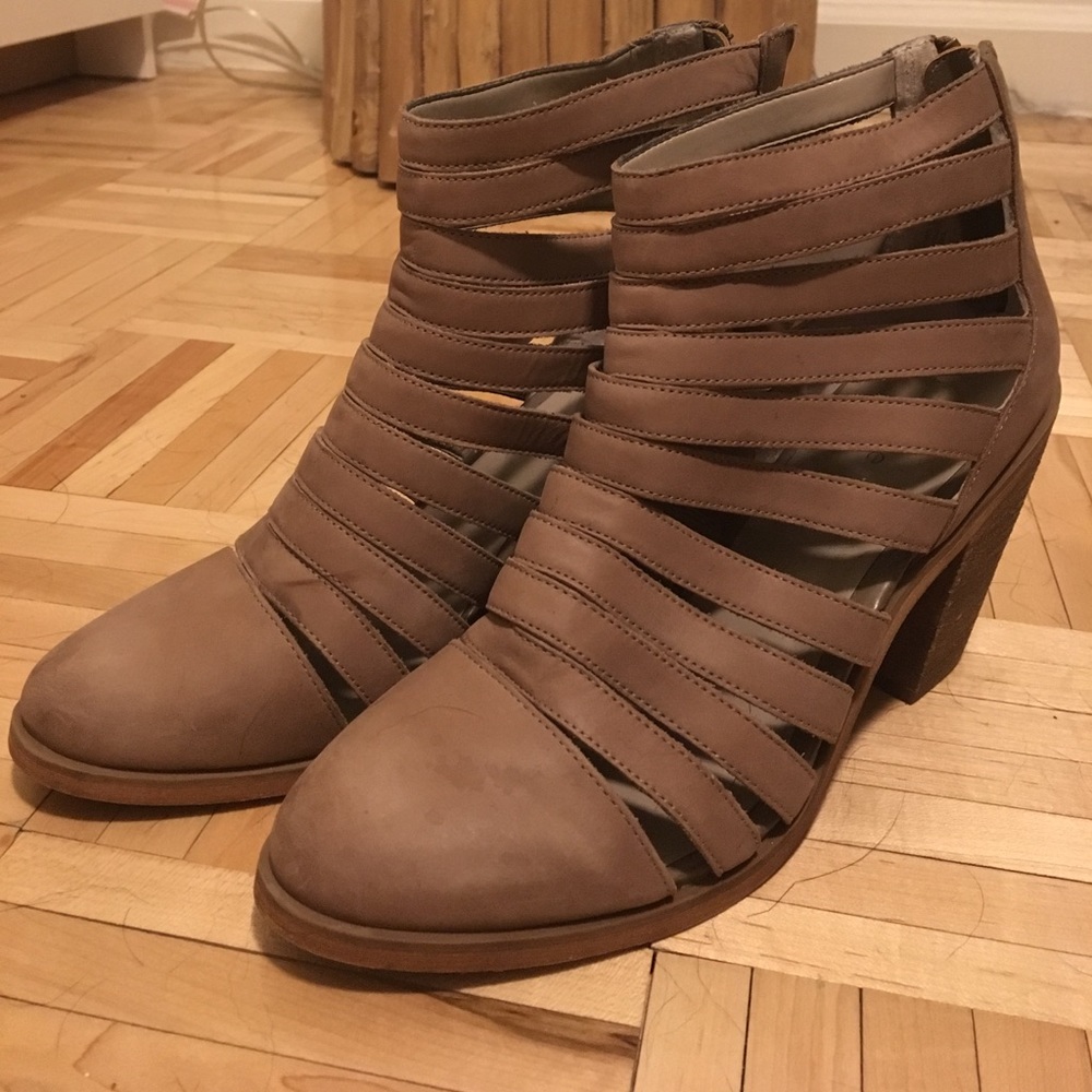 Hinge taupe strappy booties size 7