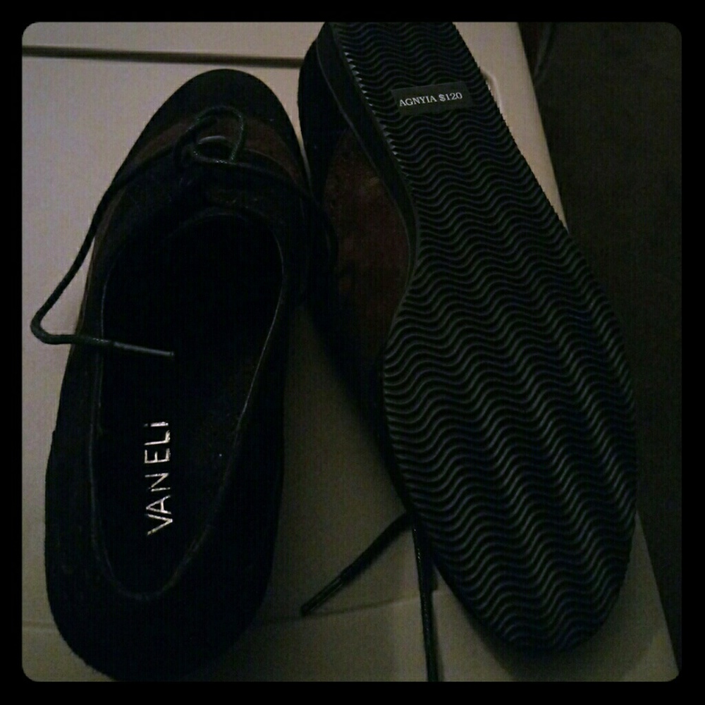 Ladies lace shoes