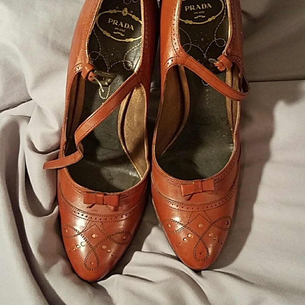 Classic Prada Pumps - Picture 2 of 4