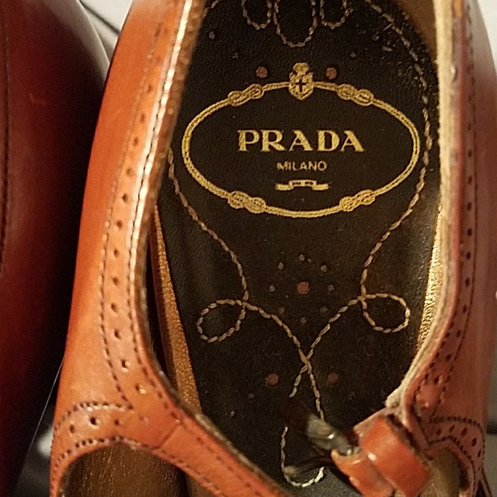 Classic Prada Pumps - Picture 3 of 4