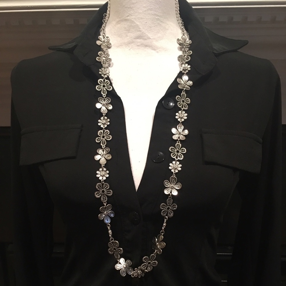 Daisy chain necklace