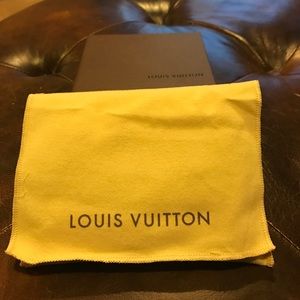 Men's/Woman's Louis Vuitton zipper wallet
