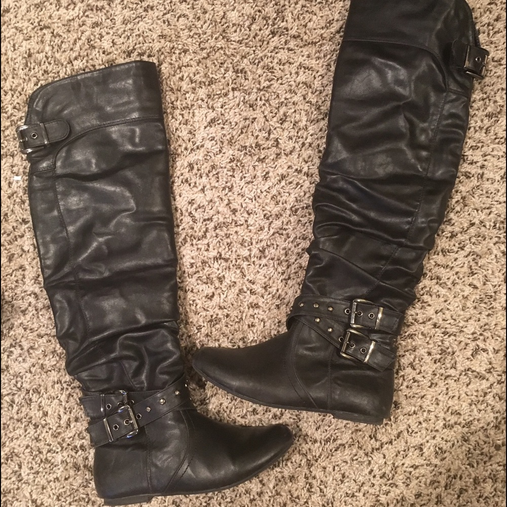 🖤 black over the knee flat boots!