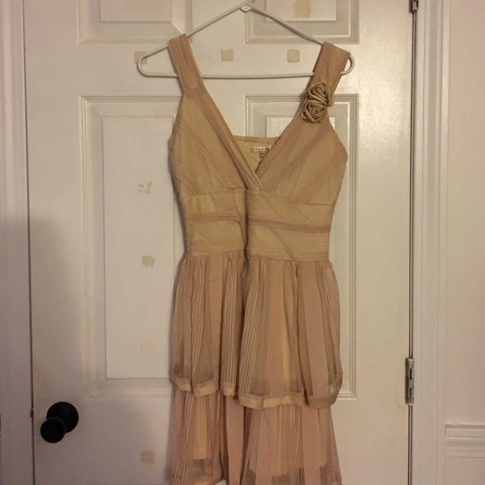 Sleeves dress with rosette