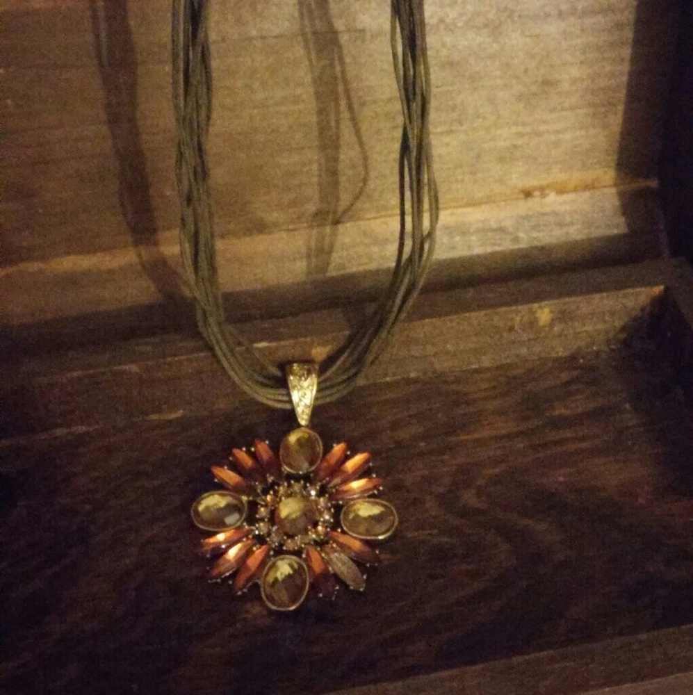 Beautiful flower necklace and bracelet set