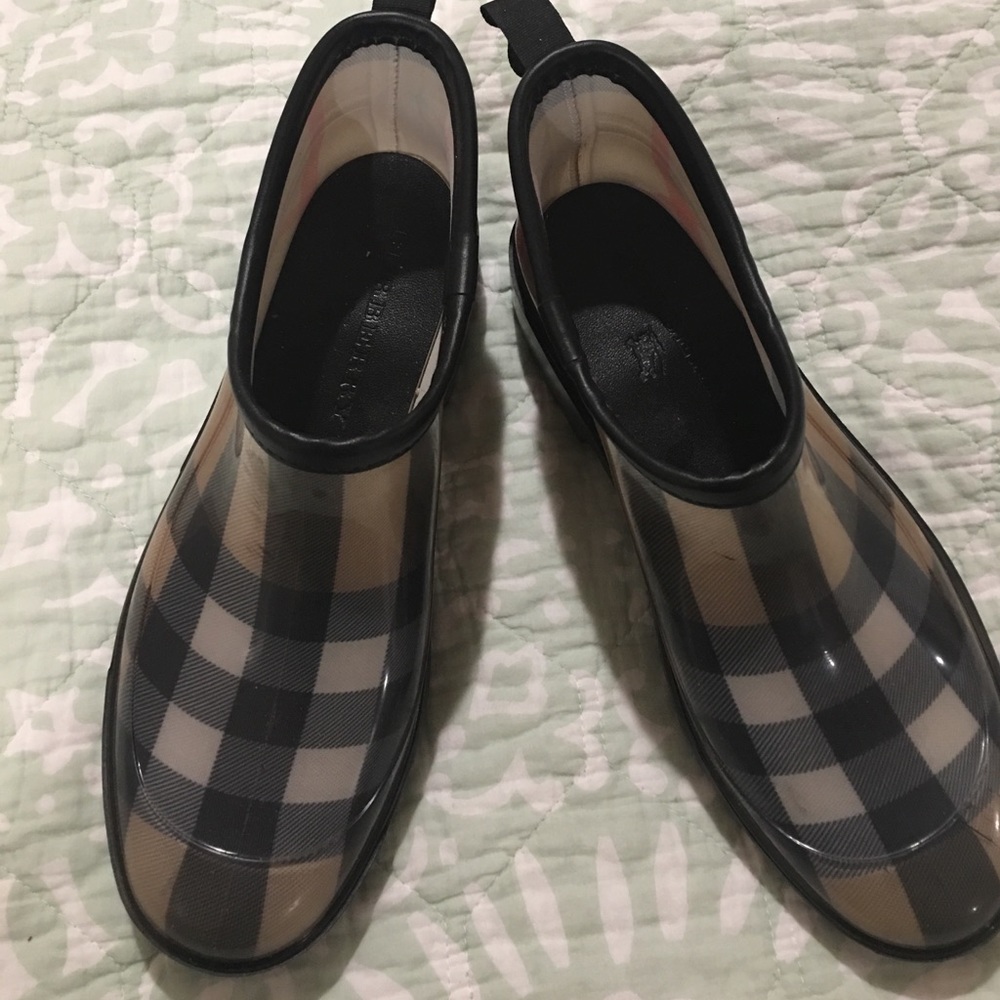 Burberry rain shoes. Size 40.