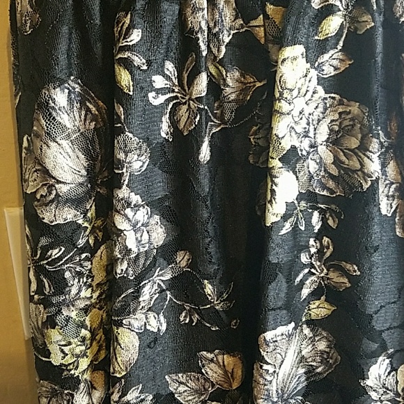 LAST 2! Size Medium Black Floral Lace Dress - Picture 3 of 5
