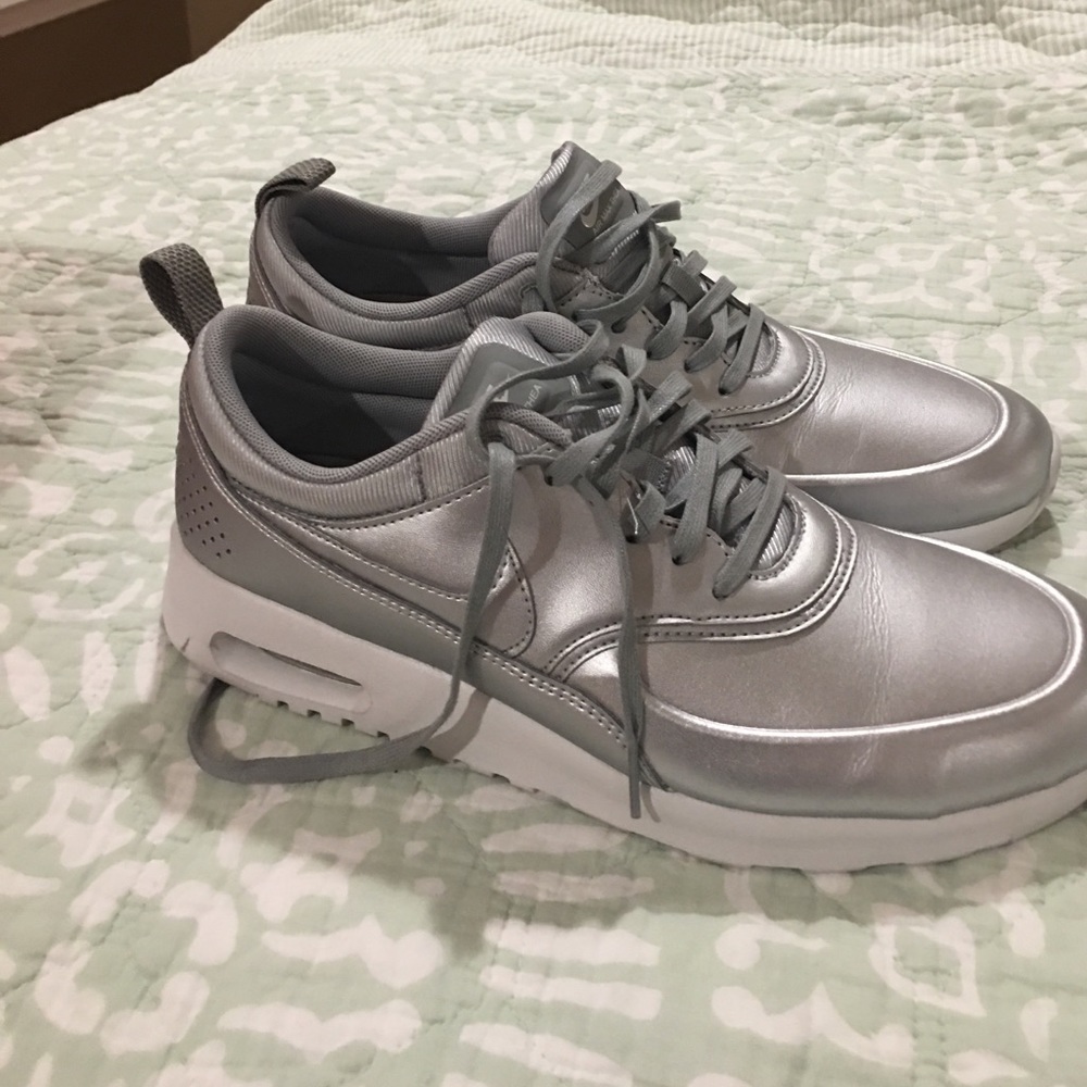 Nike silver air max Thea