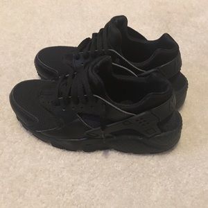 All Black Nike Huaraches- Like New Huarache
