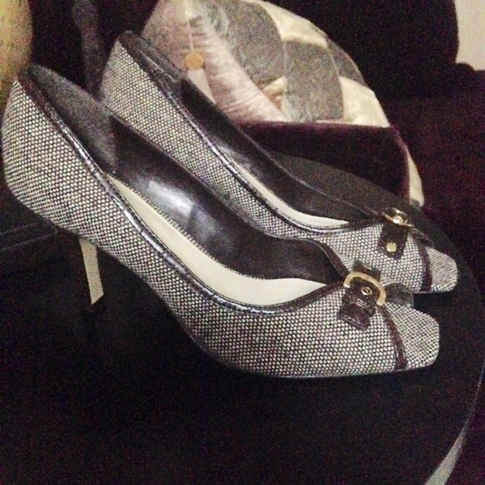 Nickels open toed pumps, new.