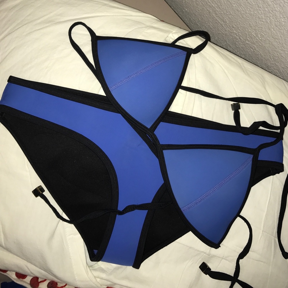 Blue triangl swimsuit