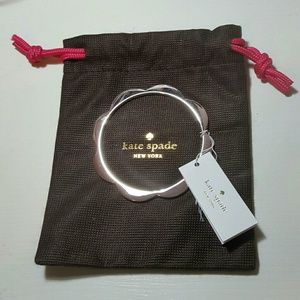 Adorable silver Sweetheart Scallops bangle!